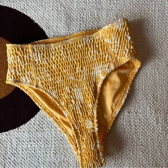 TRIANGL YELLOW WHITE FLORAL SMOCKED BIKINI BOTTOM SIZE SMALL - Picture 2 of 7